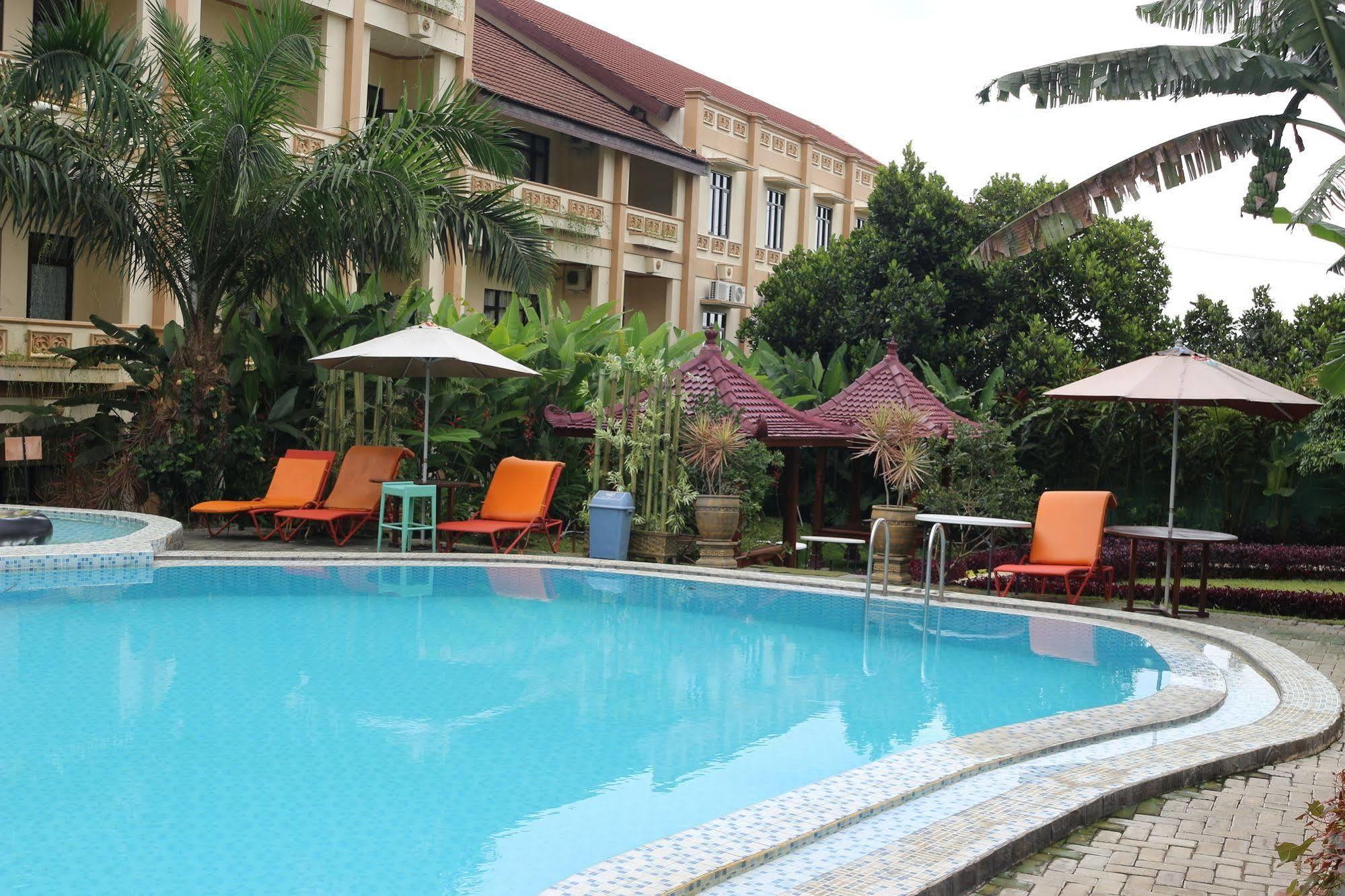 Zamzam Hotel And Resort Batu  Exterior photo